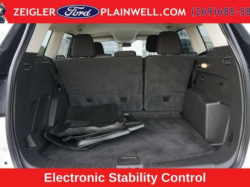 Used 2018 Ford Escape SE w/ SE Sync 3 Package AWD/4WD image 10