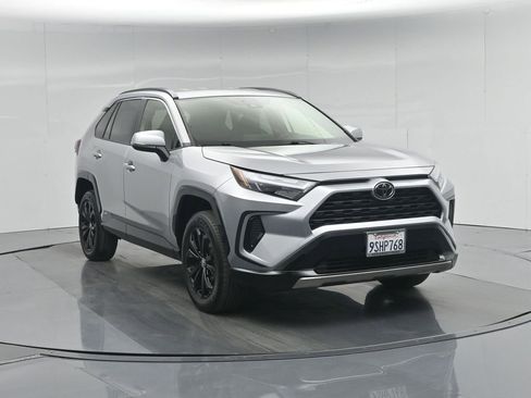 Used 2025 Toyota RAV4 SE image 59