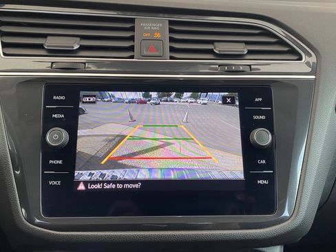 Certified 2023 Volkswagen Tiguan SE FWD image 4