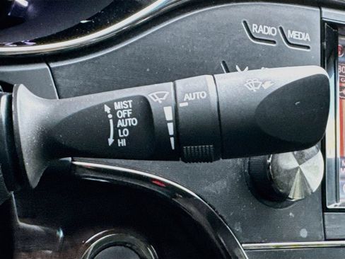 Used 2013 Toyota Avalon Limited w/ Technology Pkg FWD image 13