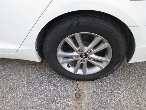 Used 2017 Hyundai Sonata SE FWD image 11