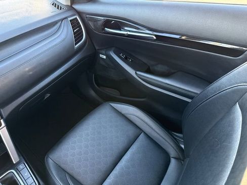 Used 2021 Kia Seltos SX w/ SX Sunroof Package image 17