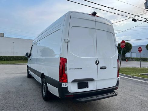Used 2025 Mercedes-Benz Sprinter 2500 image 5