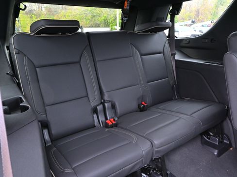 Used 2025 GMC Yukon Elevation w/ Elevation Premium Package image 13