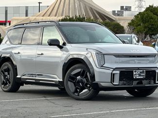 New 2026 Kia EV9 GT-Line video 2