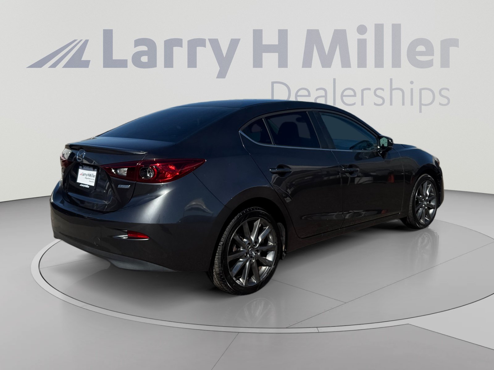 Used 2018 MAZDA MAZDA3 Touring FWD image 5