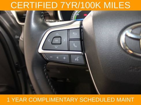 Used 2022 Toyota Highlander XLE AWD/4WD image 23