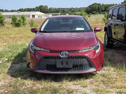 Used 2022 Toyota Corolla LE FWD image 2