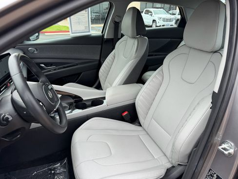 Used 2024 Hyundai Elantra Limited FWD image 9