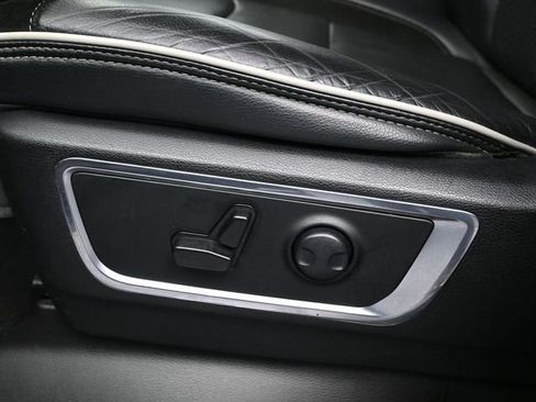 Used 2025 RAM 1500 Laramie image 19