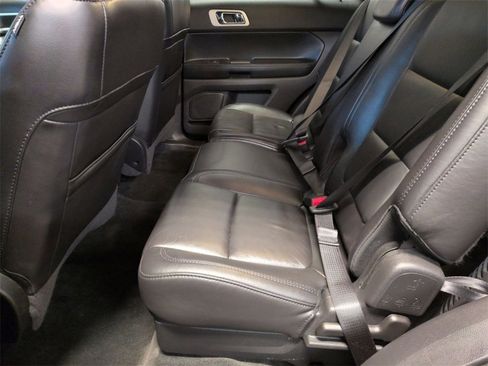Used 2015 Ford Explorer XLT w/ Equipment Group 202A image 24