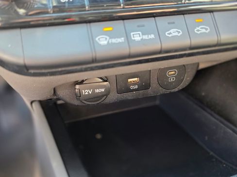 Certified 2024 Hyundai Elantra SEL image 29