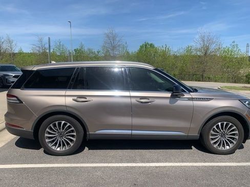 Used 2020 Lincoln Aviator Reserve w/ Equipment Group 201A image 4