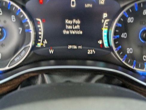 Used 2023 Chrysler Pacifica Limited image 15