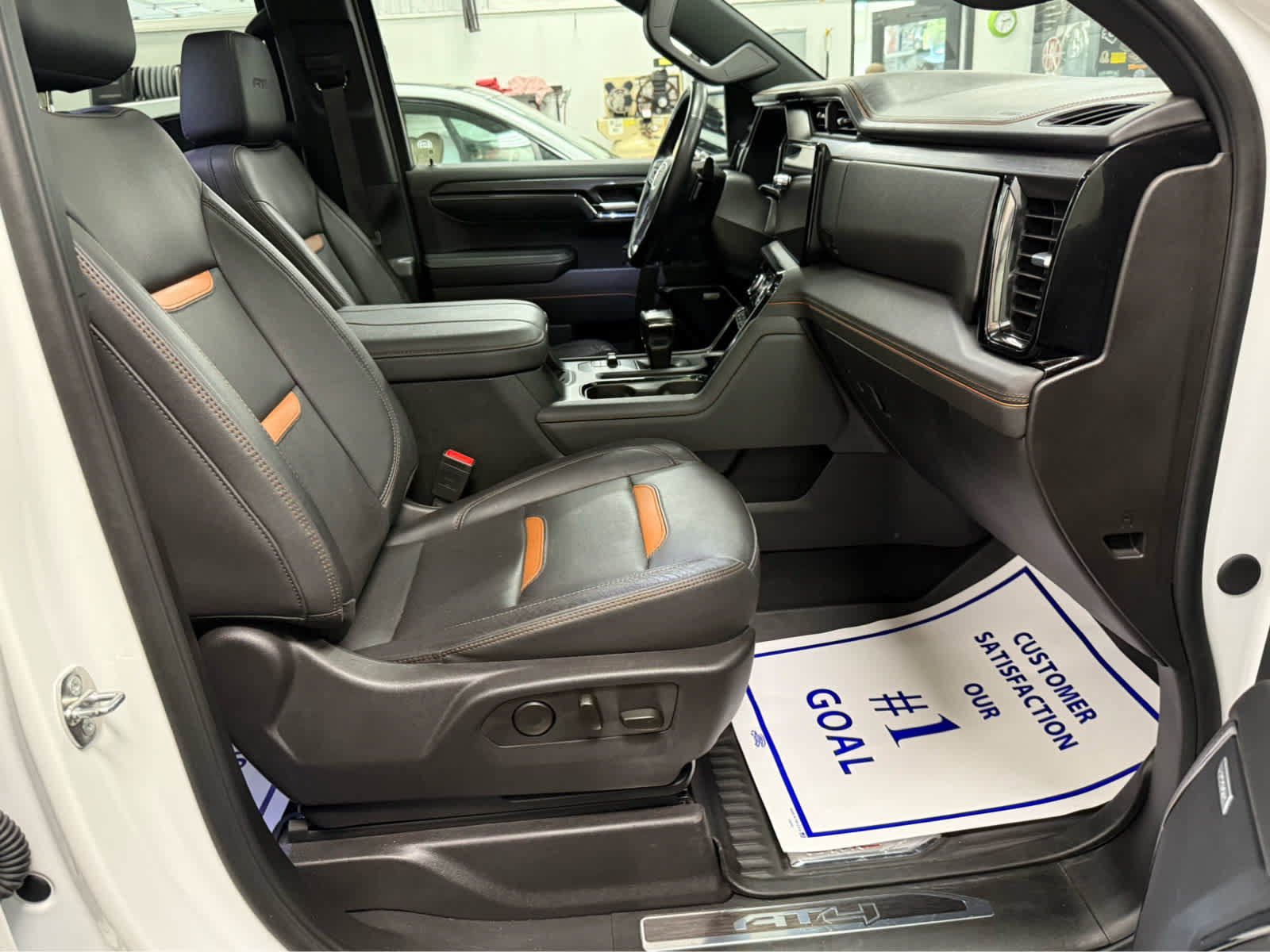 Used 2024 GMC Sierra 1500 AT4 w/ AT4 Preferred Package AWD/4WD image 14