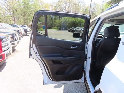 Used 2017 GMC Acadia SLT AWD/4WD image 16
