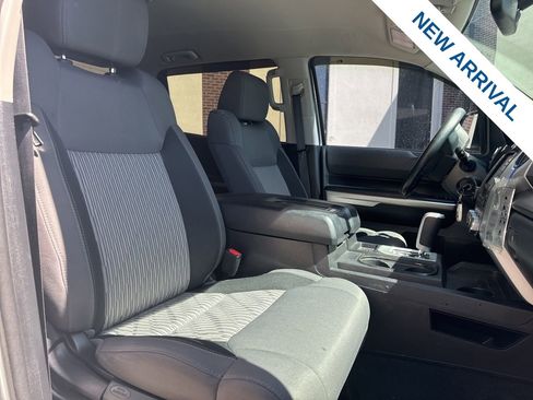 Used 2017 Toyota Tundra SR5 w/ SR5 Upgrade Package AWD/4WD image 9