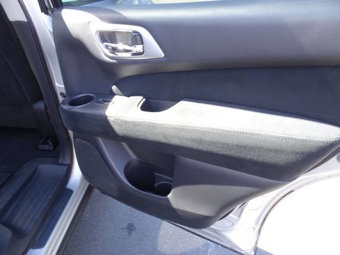 Used 2014 Nissan Pathfinder SV image 15