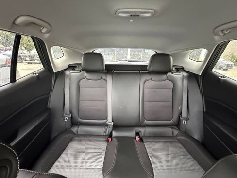 Used 2025 Chevrolet Trax LT FWD image 37