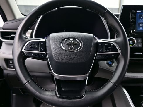 Used 2022 Toyota Highlander XLE image 24