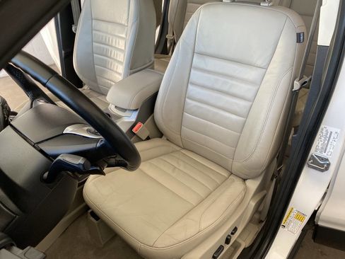 Used 2016 Ford Escape SE w/ SE Leather Comfort Package image 29