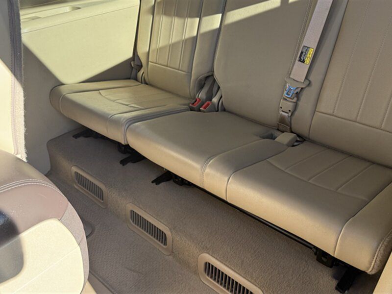 Used 2010 Buick Enclave CXL FWD image 19