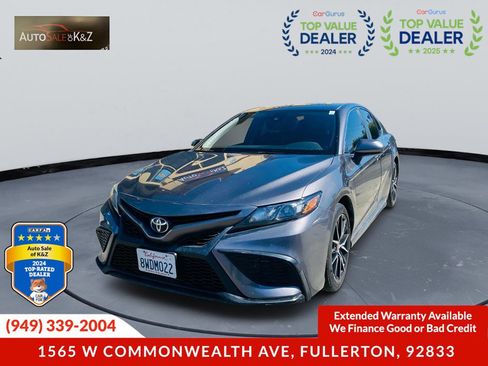 Used 2018 Toyota Camry LE image 1
