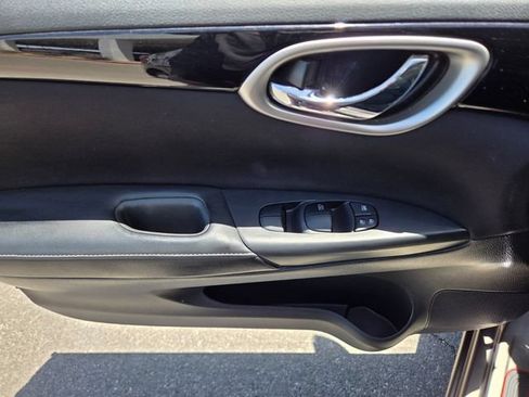 Used 2016 Nissan Sentra SV FWD image 17