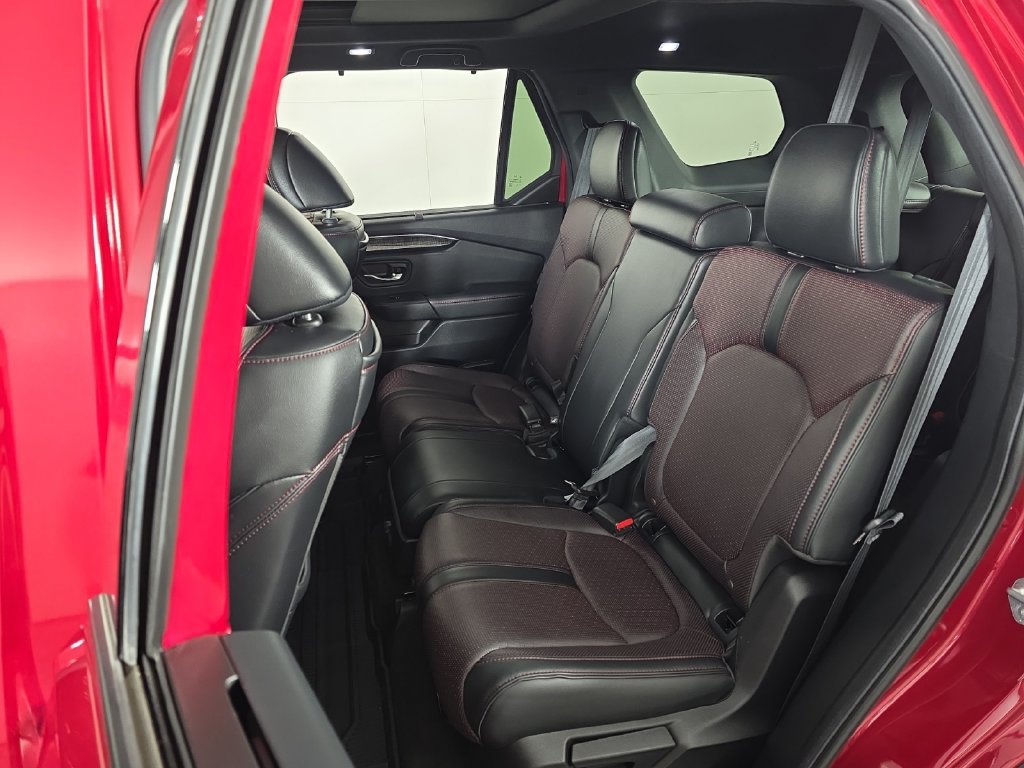Used 2025 Honda Pilot Black Edition image 26