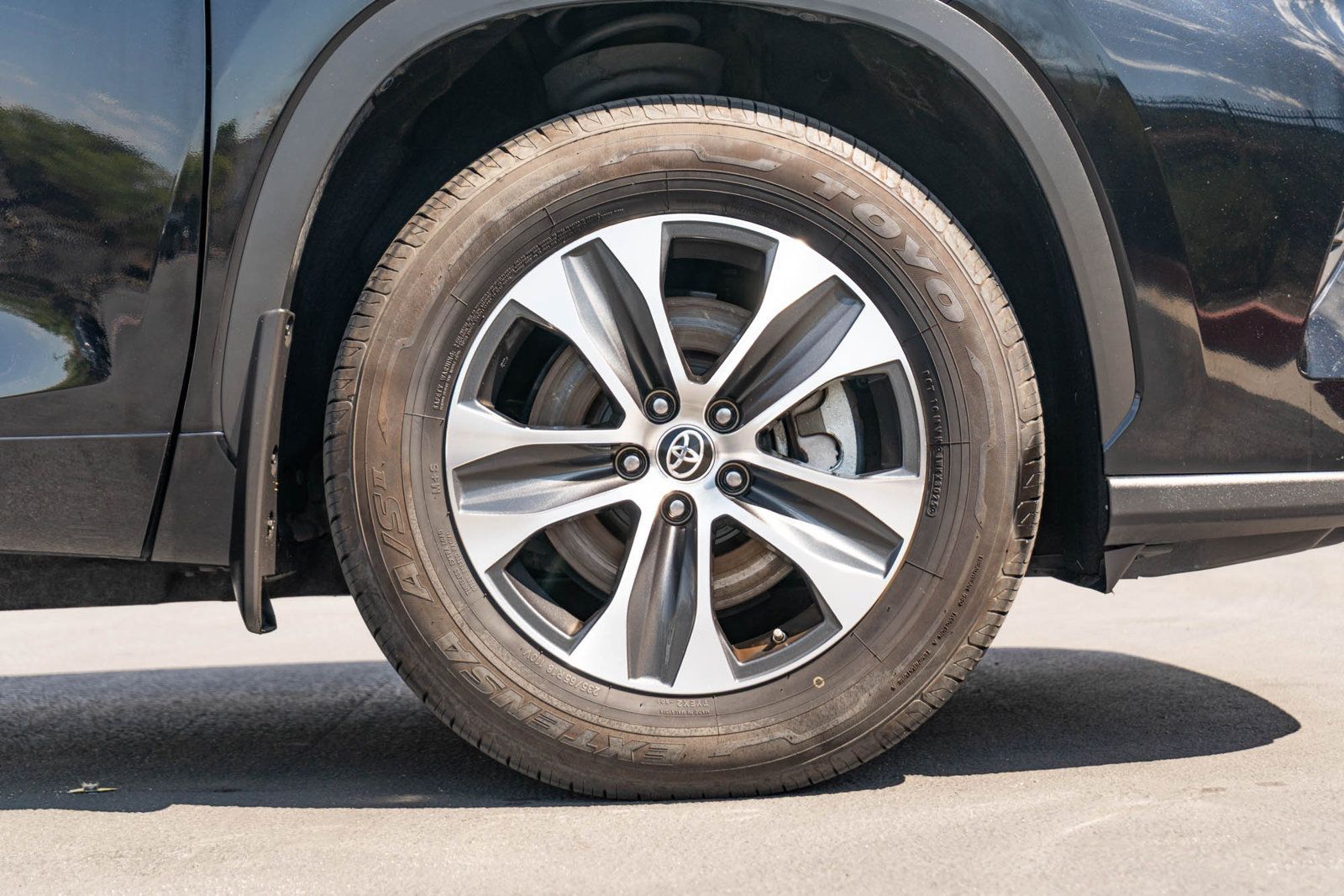 Certified 2021 Toyota Highlander XLE AWD/4WD image 12