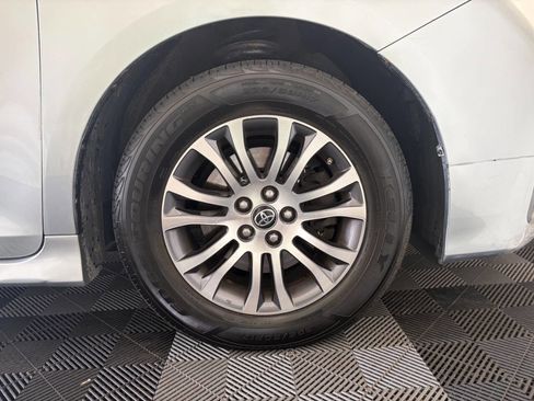 Used 2019 Toyota Sienna XLE FWD image 30