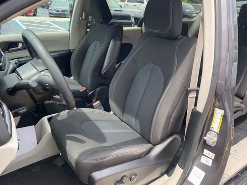 Used 2023 Chrysler Voyager LX FWD image 15