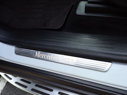 Used 2025 Mercedes-Benz GLS 580 4MATIC image 33