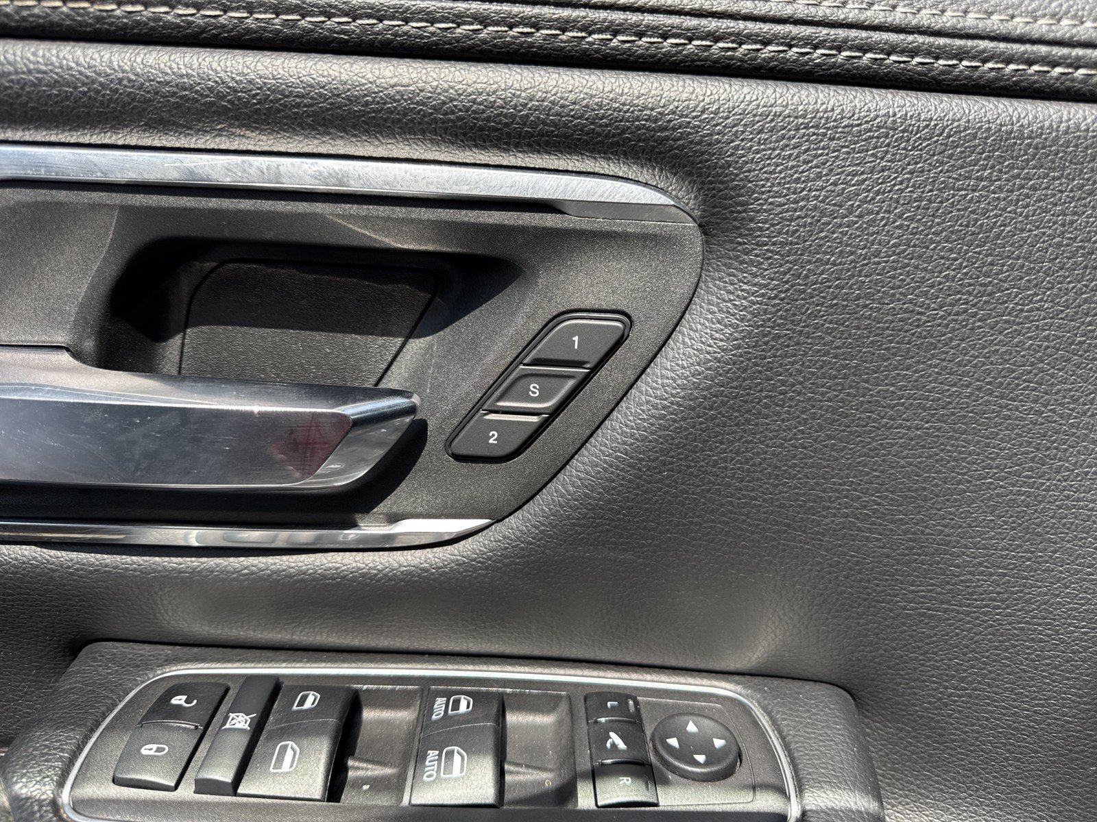 Used 2024 RAM 1500 Laramie AWD/4WD image 13