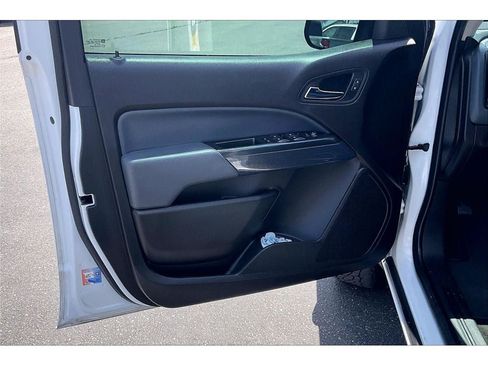 Used 2017 Chevrolet Colorado Z71 AWD/4WD image 24