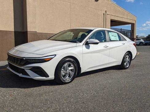 New 2026 Hyundai Elantra SE image 9