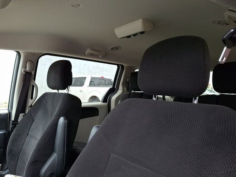 Used 2013 Dodge Grand Caravan SXT w/ UConnect Hands-Free Group image 16