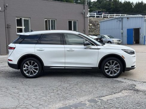 Used 2022 Lincoln Corsair AWD w/ Premium Package image 3
