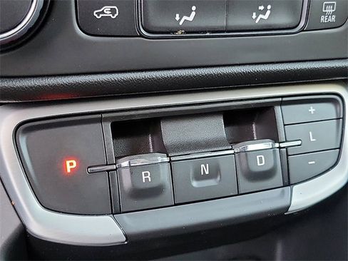 Used 2022 GMC Terrain SLE image 12