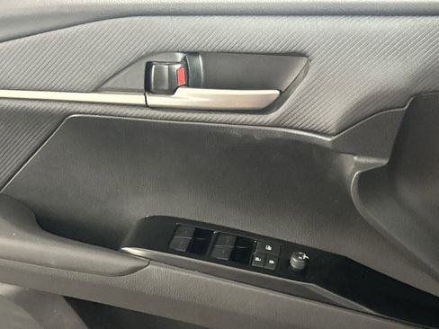 Used 2025 Toyota Camry SE FWD image 19