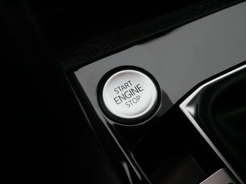 Certified 2024 Volkswagen Taos SE image 29