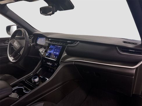 Used 2023 Jeep Grand Cherokee L Laredo image 29