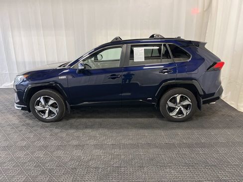 Used 2022 Toyota RAV4 SE w/ Weather & Moonroof Package image 28