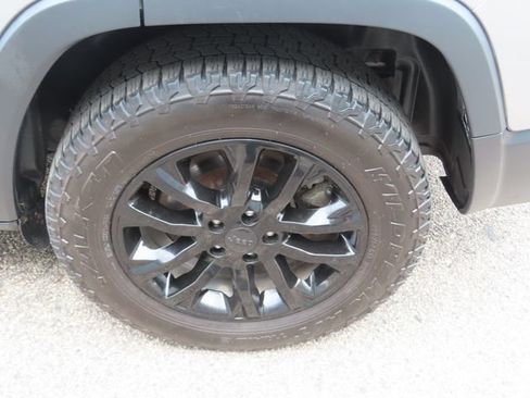 Used 2022 Jeep Cherokee Latitude w/ Comfort Safety Group AWD/4WD image 16