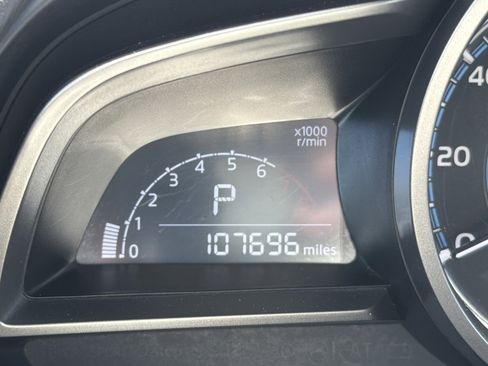 Used 2019 Toyota Yaris LE FWD image 2