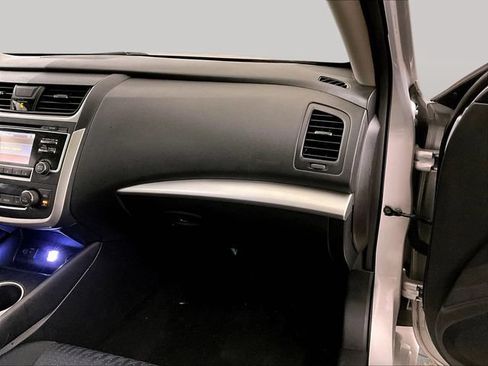 Used 2017 Nissan Altima 2.5 SV w/ Convenience Package FWD image 16
