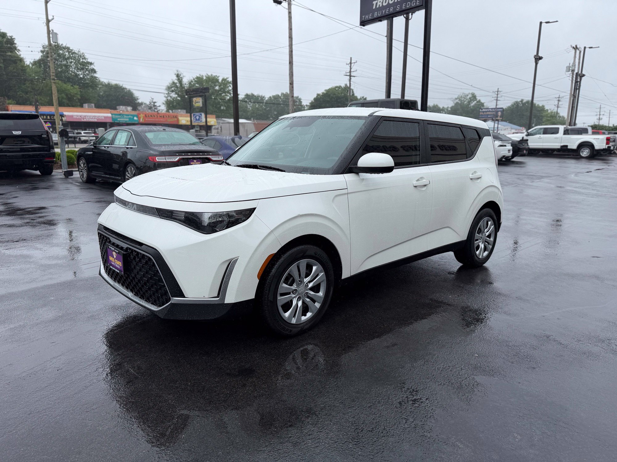 Used 2023 Kia Soul LX FWD image 3
