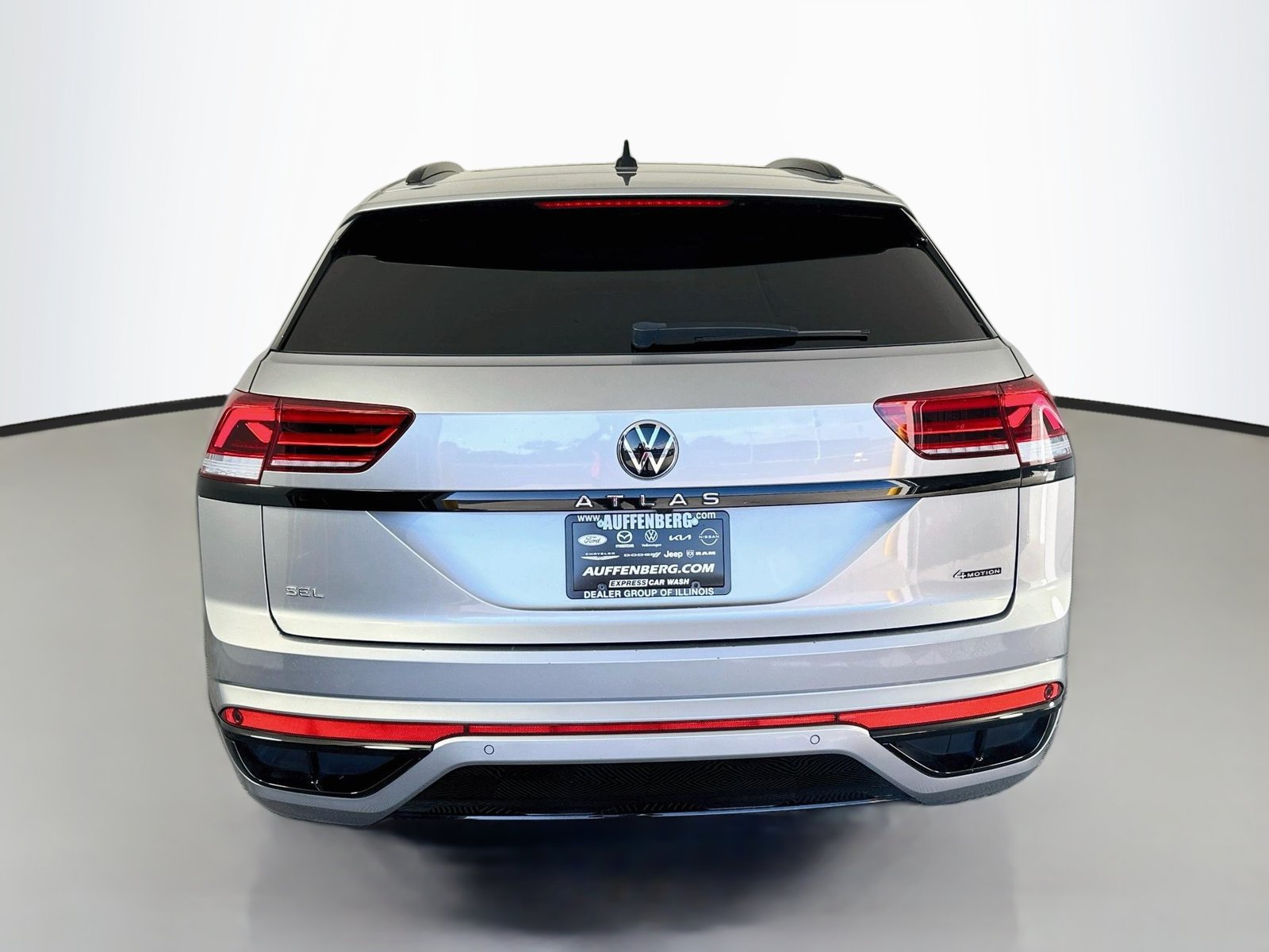 Used 2023 Volkswagen Atlas Cross Sport SEL R-Line AWD/4WD image 6