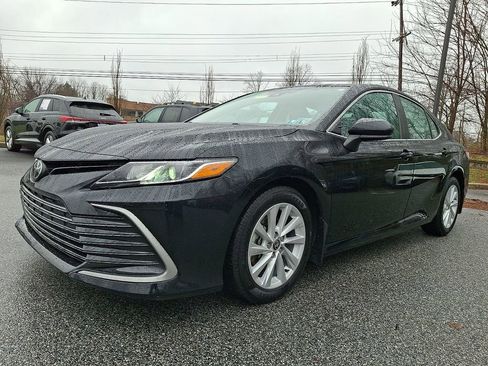 Used 2022 Toyota Camry LE image 3