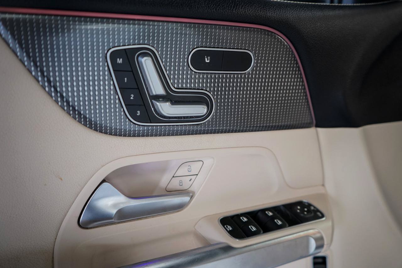 Used 2021 Mercedes-Benz GLB 250 w/ Premium Package image 16